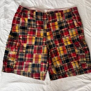 Plugg plaid 100% cotton cargo shorts men’s size 44
Lots of oversized pockets